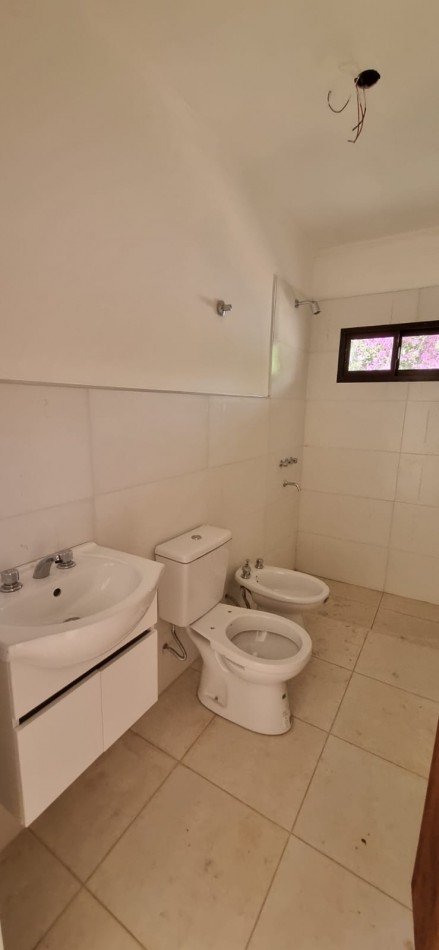 EN VENTA CASA ZONA TOMA // 3 DORM!!!