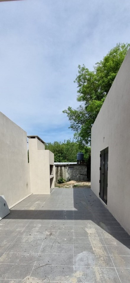 EN VENTA CASA ZONA TOMA // 3 DORM!!!