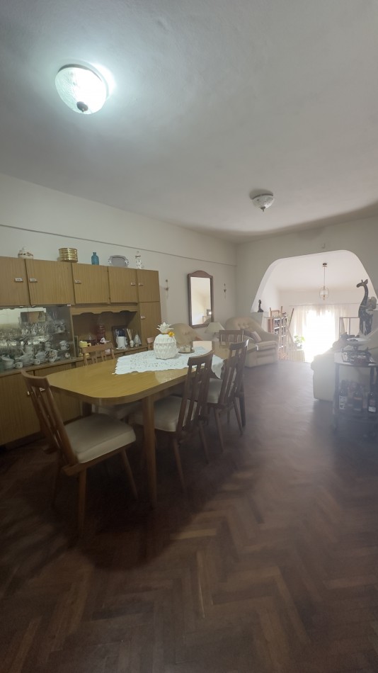 EN VENTA CASA DE 2 DORM - ZONA GALAN !!! 