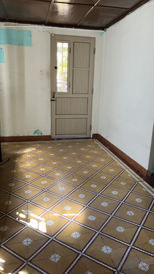 EN VENTA CASA A REFACCIONAR - S/ AV. DE LAS AMERICAS !!!