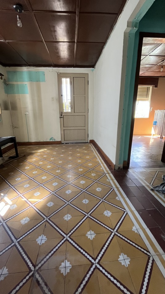 EN VENTA CASA A REFACCIONAR - S/ AV. DE LAS AMERICAS !!!