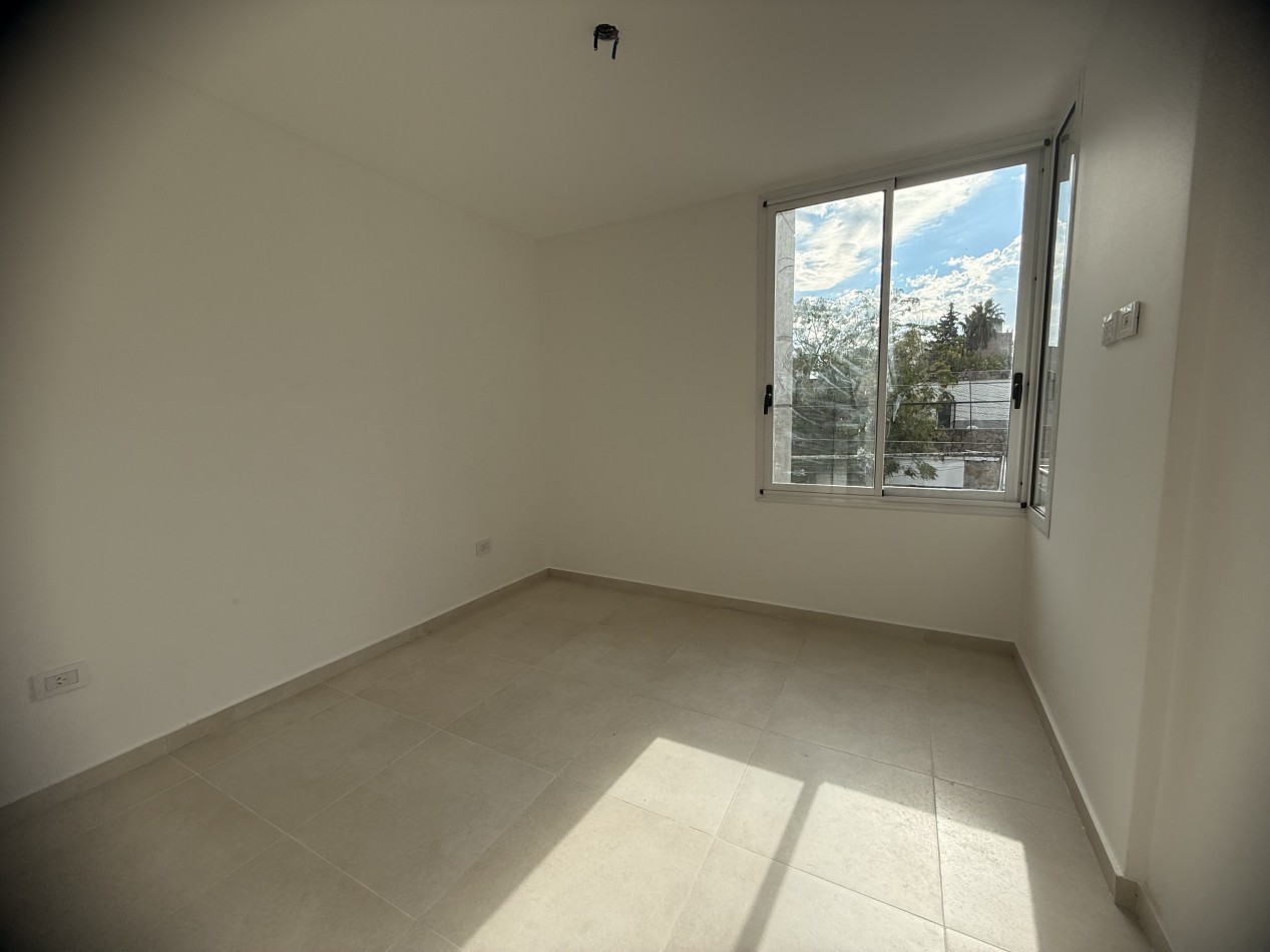 VENTA HERMOSO DPTO DE 2 DORM CON COCHERA-ZONA BOULEVARES !!!