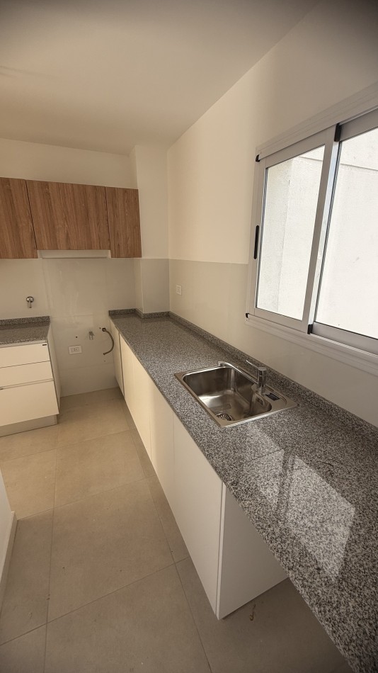 VENTA HERMOSO DPTO DE 2 DORM CON COCHERA-ZONA BOULEVARES !!!