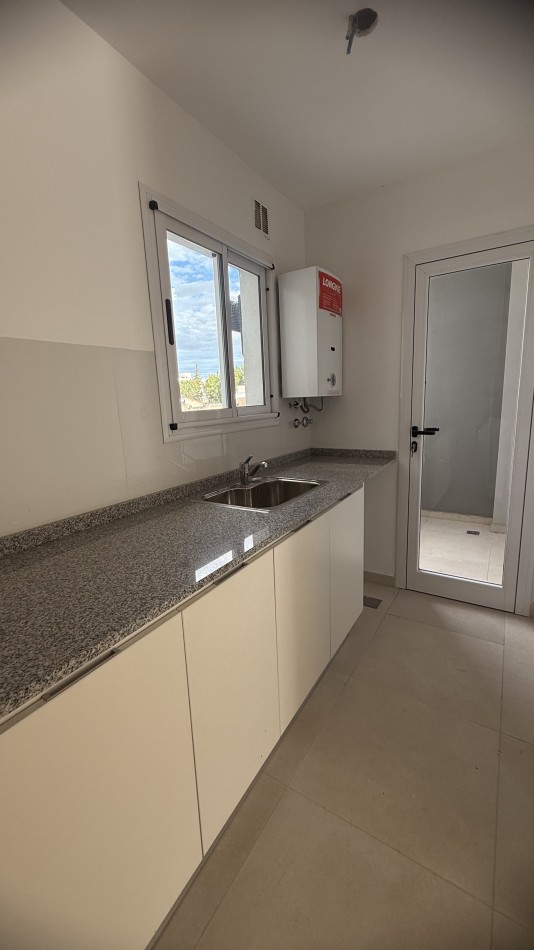 VENTA HERMOSO DPTO DE 2 DORM CON COCHERA-ZONA BOULEVARES !!!