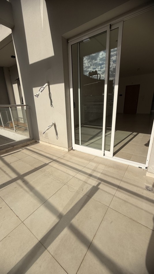VENTA HERMOSO DPTO DE 2 DORM CON COCHERA-ZONA BOULEVARES !!!