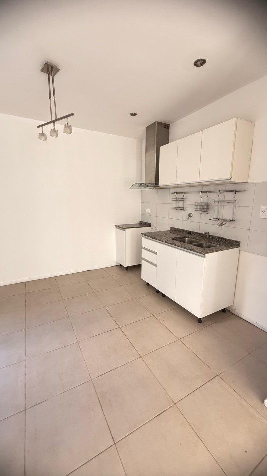 EN VENTA HERMOSO DUPLEX 3 DORM - ZONA SUR