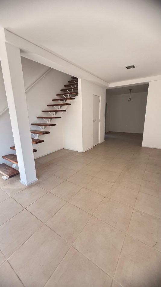 EN VENTA HERMOSO DUPLEX 3 DORM - ZONA SUR
