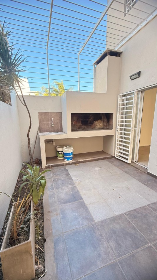 EN VENTA HERMOSO DUPLEX 3 DORM - ZONA SUR