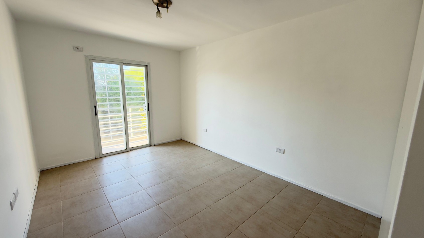 EN VENTA HERMOSO DUPLEX 3 DORM - ZONA SUR