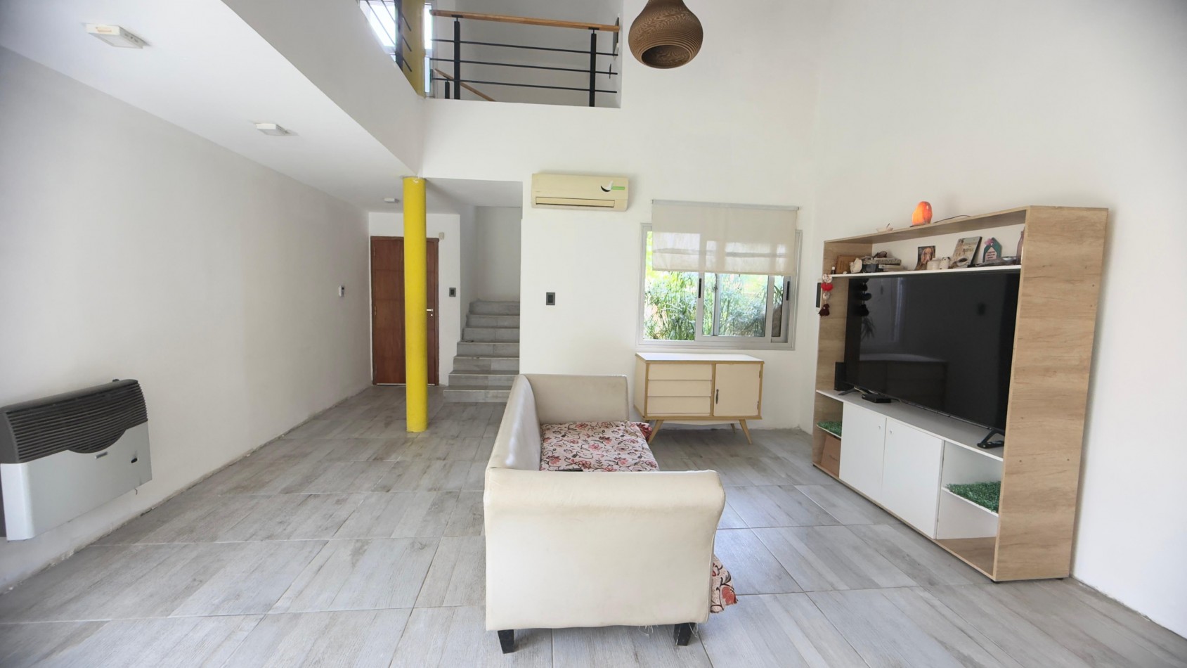 EN VENTA CASA DE 2 HABITACIONES - ZONA BARRIO LOMAS DEL GOLF