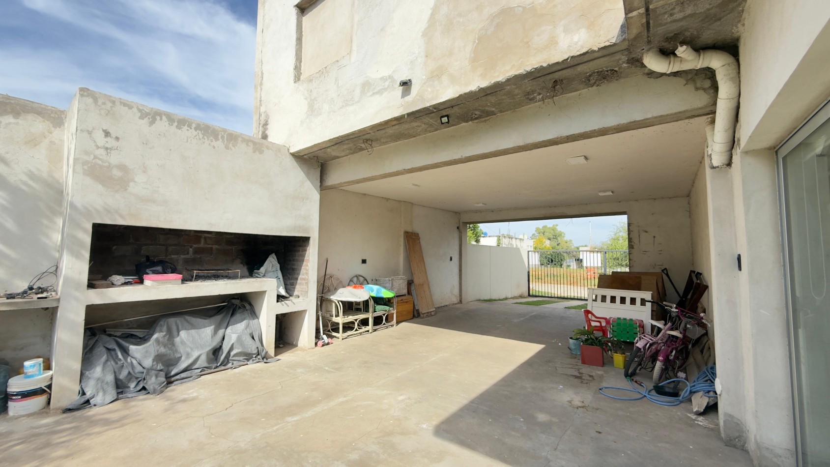 EN VENTA CASA DE 2 HABITACIONES - ZONA BARRIO LOMAS DEL GOLF