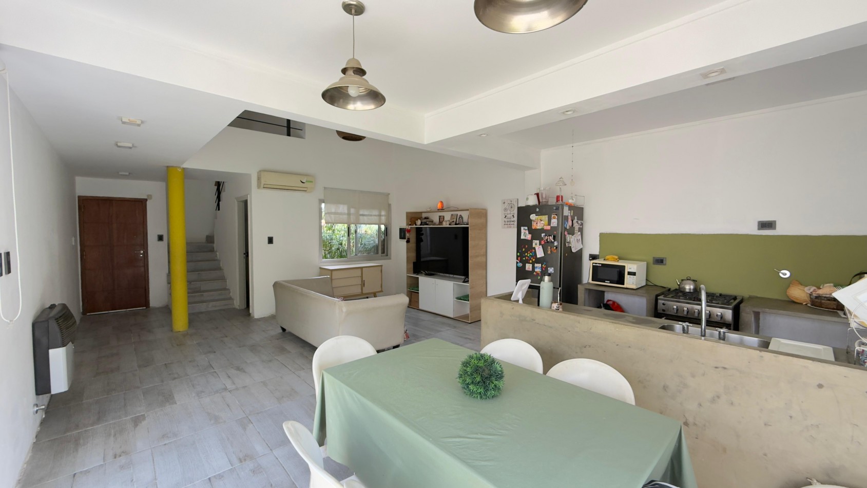 EN VENTA CASA DE 2 HABITACIONES - ZONA BARRIO LOMAS DEL GOLF