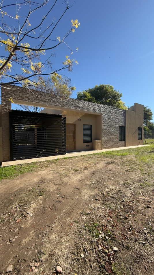 EN VENTA CASA ZONA TOMA // 3 DORM!!!