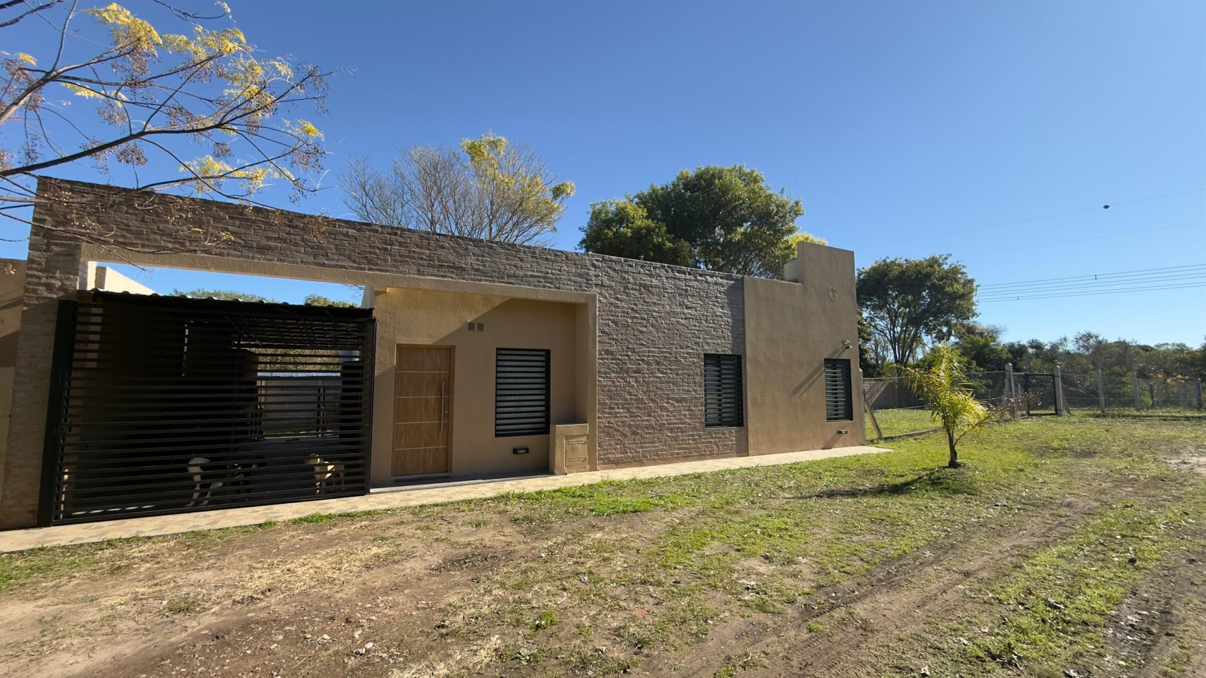 EN VENTA CASA ZONA TOMA // 3 DORM!!!