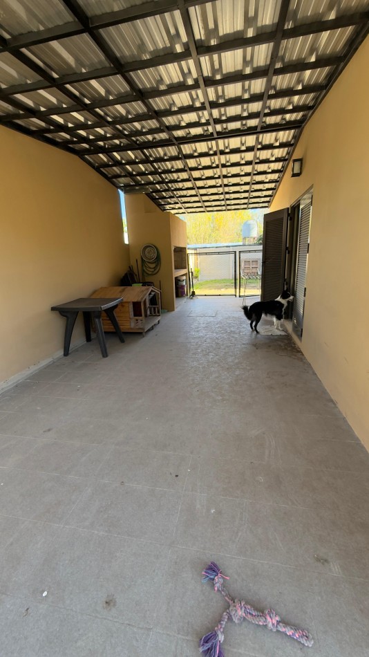 EN VENTA CASA ZONA TOMA // 3 DORM!!!