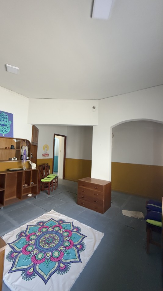 EN VENTA HERMOSA CASA - ZONA CENTRO/PARQUE URQUIZA 