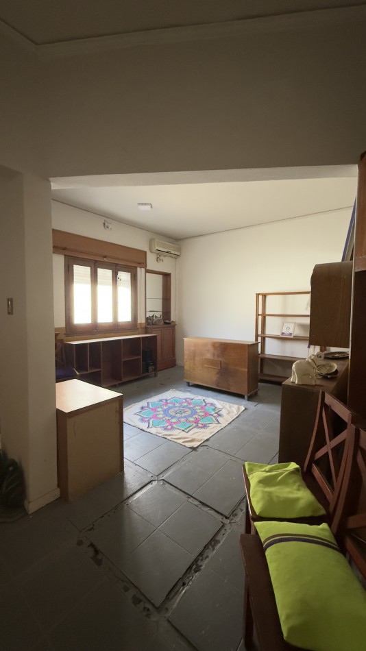 EN VENTA HERMOSA CASA - ZONA CENTRO/PARQUE URQUIZA 