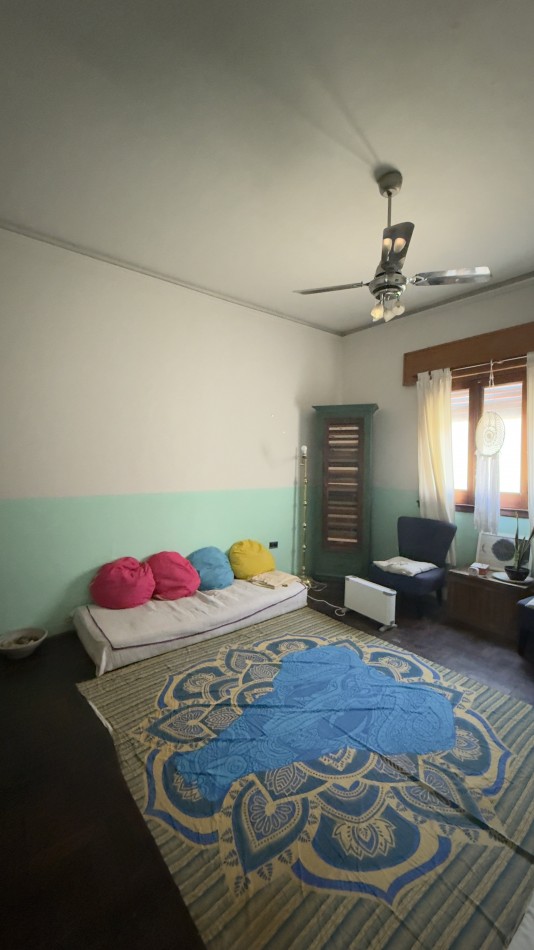 EN VENTA HERMOSA CASA - ZONA CENTRO/PARQUE URQUIZA 