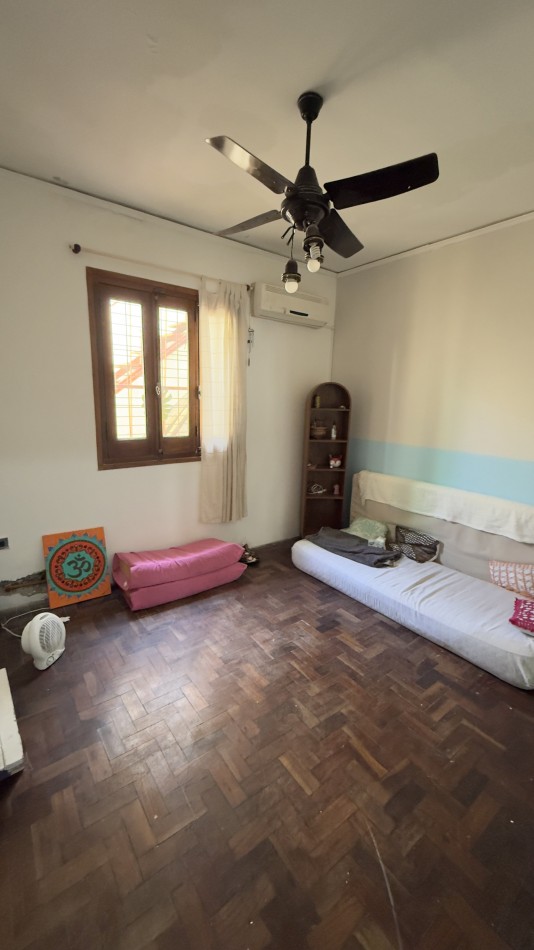 EN VENTA HERMOSA CASA - ZONA CENTRO/PARQUE URQUIZA 