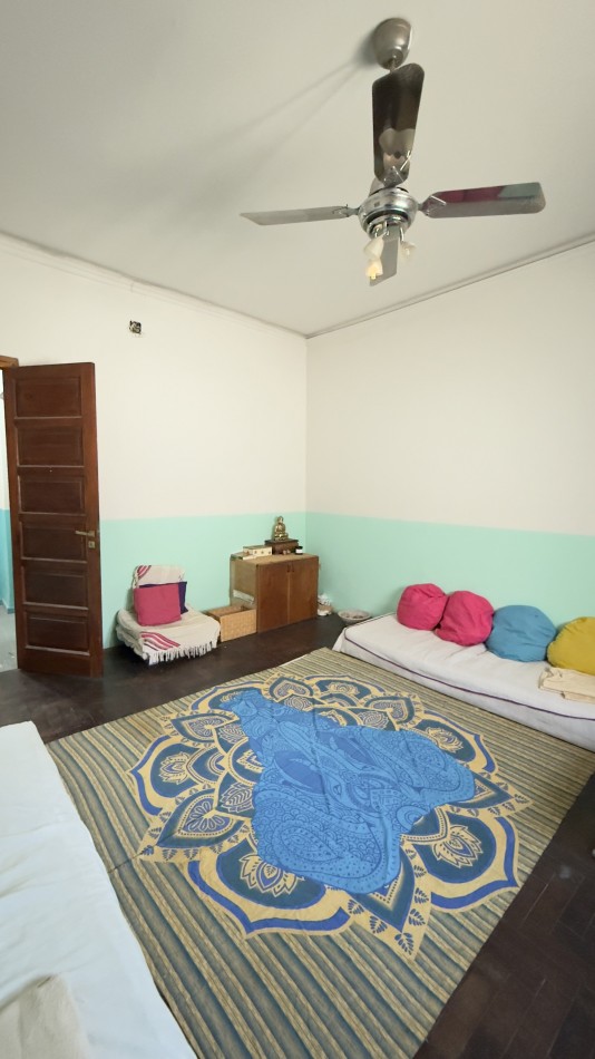 EN VENTA HERMOSA CASA - ZONA CENTRO/PARQUE URQUIZA 