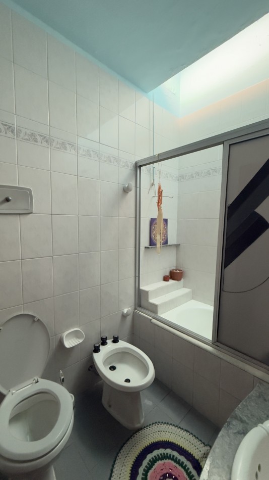EN VENTA HERMOSA CASA - ZONA CENTRO/PARQUE URQUIZA 