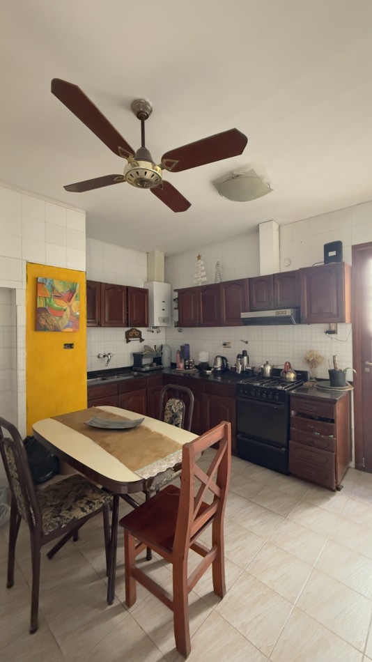 EN VENTA HERMOSA CASA - ZONA CENTRO/PARQUE URQUIZA 