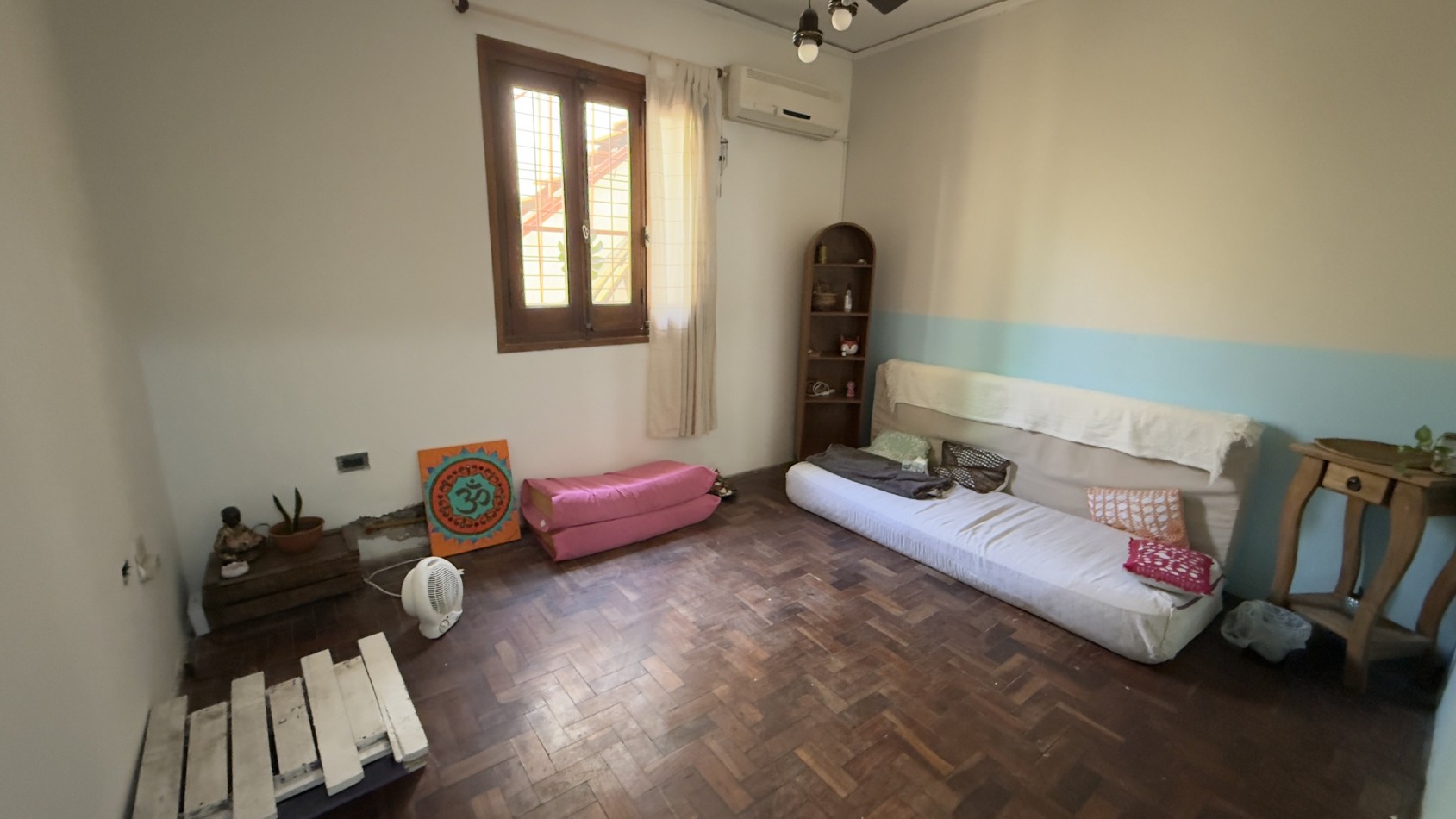 EN VENTA HERMOSA CASA - ZONA CENTRO/PARQUE URQUIZA 