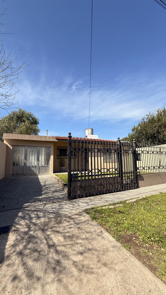 EN VENTA  CASA EN EXCELENTE ESTADO -  COMODIDAD Y FUNCIONALIDAD