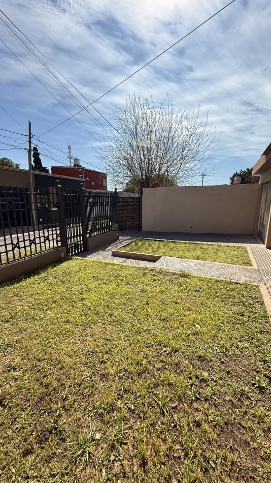 EN VENTA  CASA EN EXCELENTE ESTADO -  COMODIDAD Y FUNCIONALIDAD