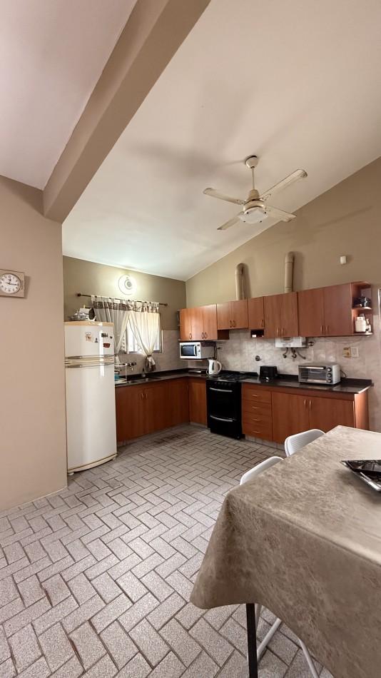 EN VENTA  CASA EN EXCELENTE ESTADO -  COMODIDAD Y FUNCIONALIDAD