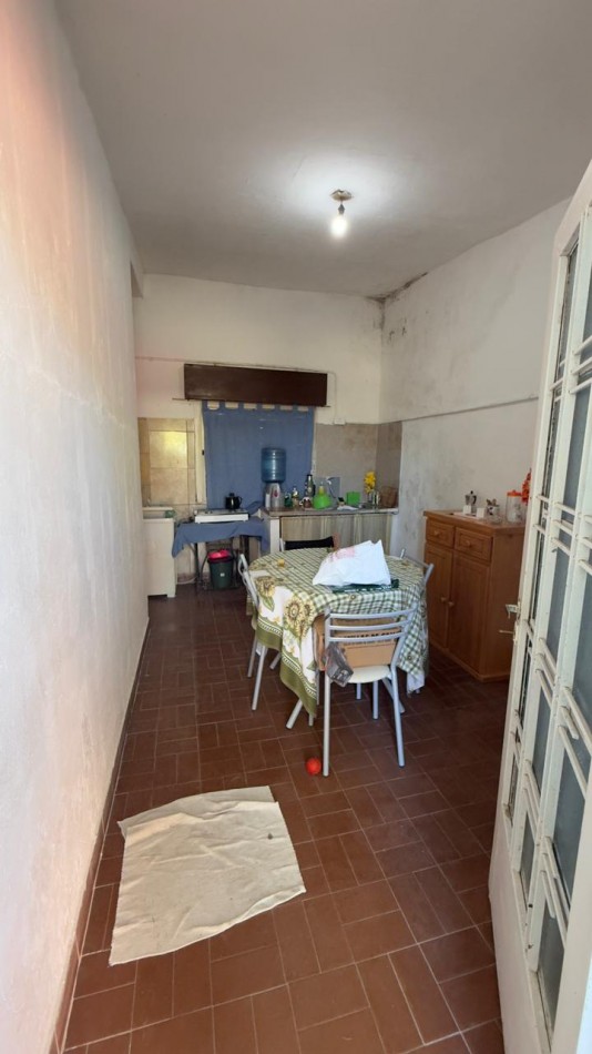 EN VENTA CASA A REFACCIONAR - EXCELENTE UBICACION