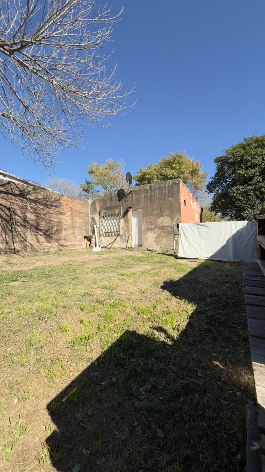 EN VENTA CASA A REFACCIONAR - EXCELENTE UBICACION