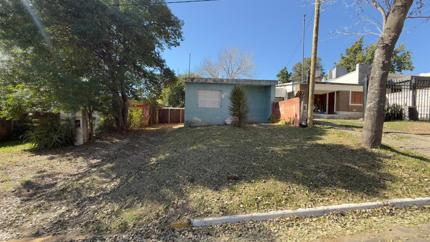 EN VENTA CASA A REFACCIONAR - EXCELENTE UBICACION