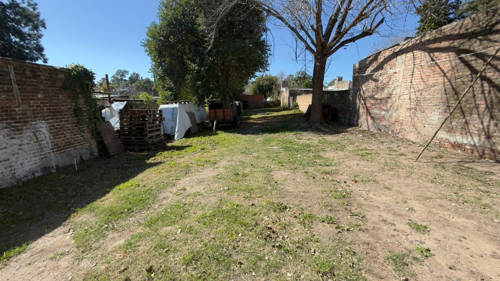 EN VENTA CASA A REFACCIONAR - EXCELENTE UBICACION