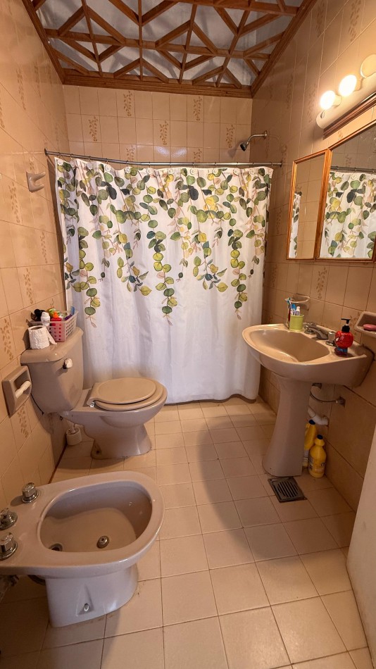 EN VENTA CASA A REFACCIONAR - EXCELENTE UBICACION CERCA DEL CENTRO CIVICO