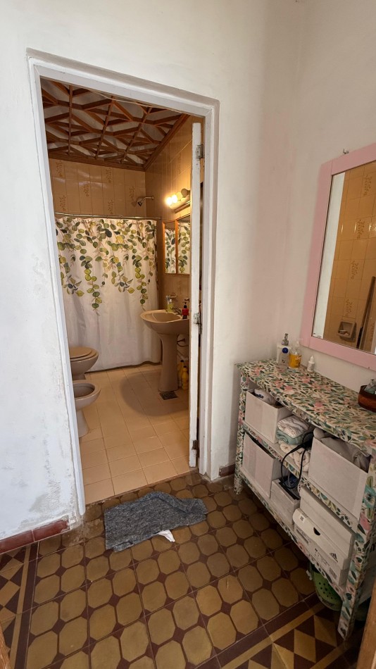 EN VENTA CASA A REFACCIONAR - EXCELENTE UBICACION CERCA DEL CENTRO CIVICO