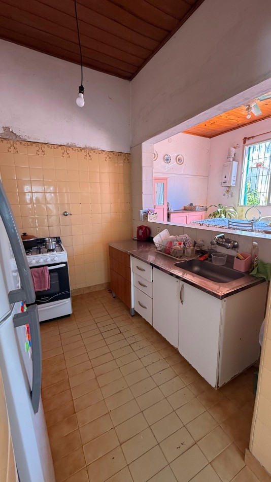 EN VENTA CASA A REFACCIONAR - EXCELENTE UBICACION CERCA DEL CENTRO CIVICO