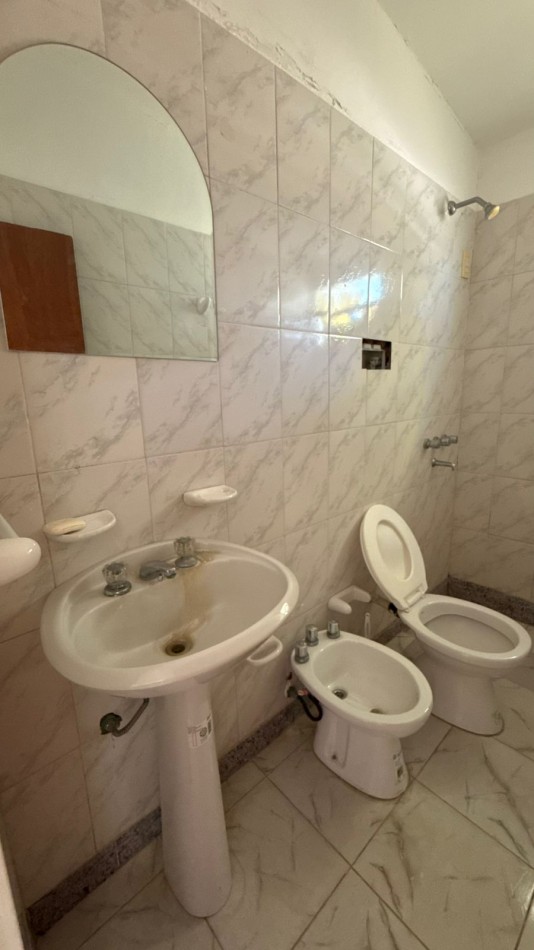 EN VENTA QUINTA A REFACCIONAR - SAUCE MONTRUL