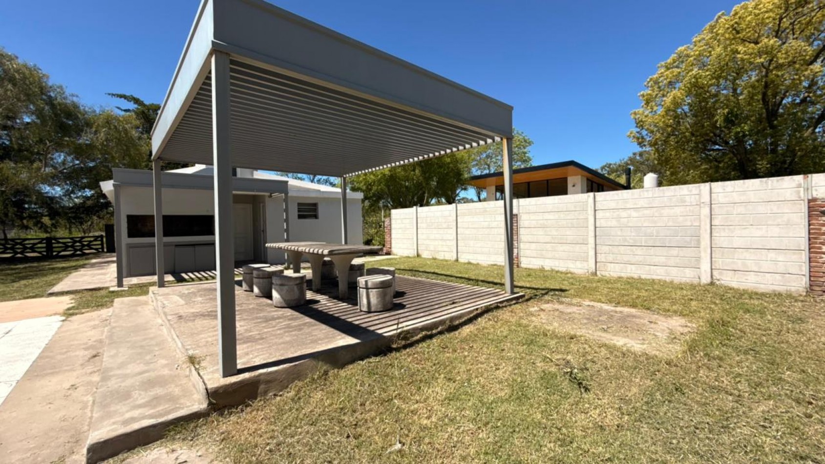 EN VENTA QUINTA A REFACCIONAR - SAUCE MONTRUL