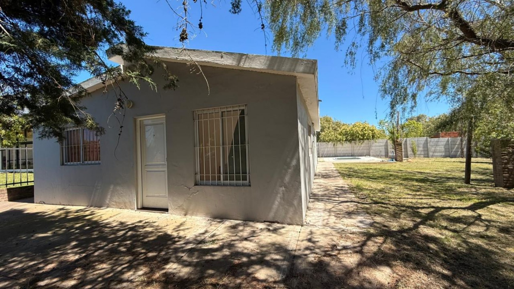 EN VENTA QUINTA A REFACCIONAR - SAUCE MONTRUL