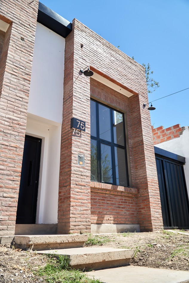 EN VENTA HERMOSO DUPLEX A ESTRENAR - ZONA ALMAFUERTE