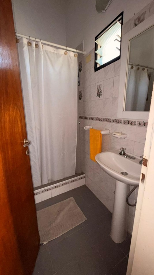 EN VENTA HERMOSA CASA DE DOS PLANTAS - ZONA AV. ALMAFUERTE Y CAPUTTO