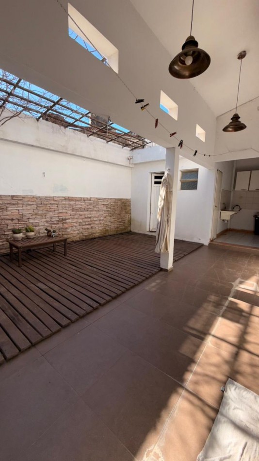 EN VENTA HERMOSA CASA DE DOS PLANTAS - ZONA AV. ALMAFUERTE Y CAPUTTO