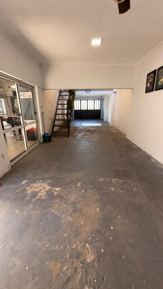 EN VENTA HERMOSA CASA DE DOS PLANTAS - ZONA AV. ALMAFUERTE Y CAPUTTO