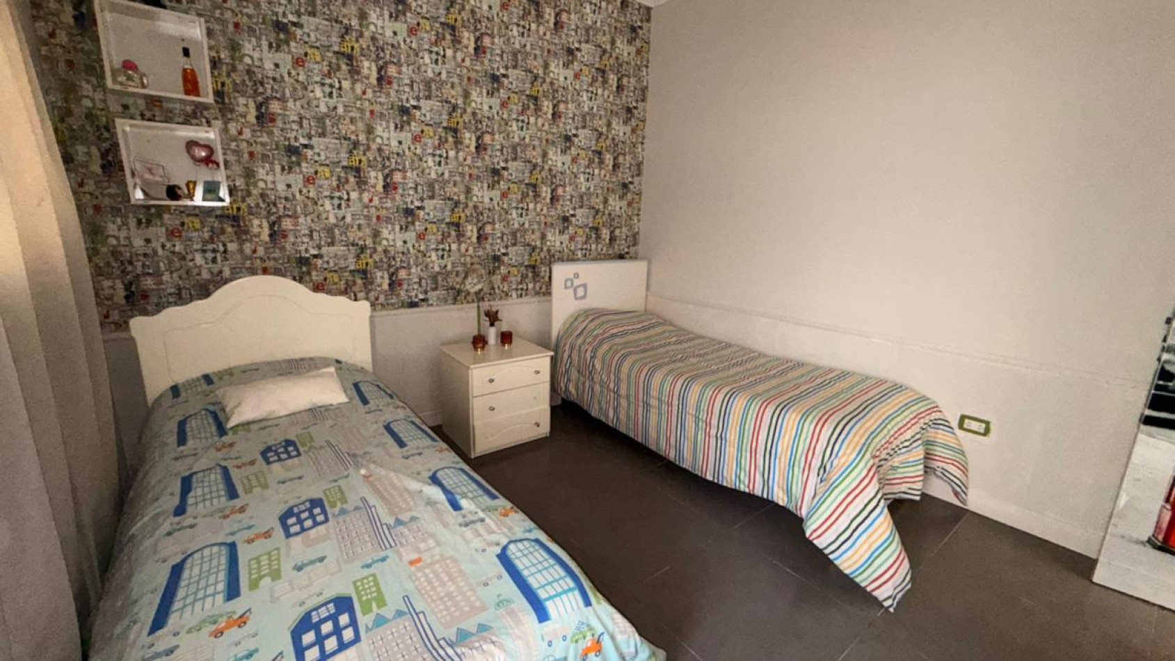 EN VENTA HERMOSA CASA DE DOS PLANTAS - ZONA AV. ALMAFUERTE Y CAPUTTO