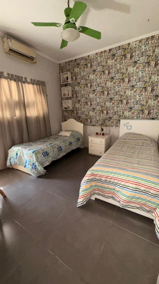 EN VENTA HERMOSA CASA DE DOS PLANTAS - ZONA AV. ALMAFUERTE Y CAPUTTO