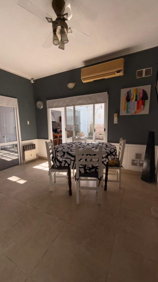 EN VENTA HERMOSA CASA DE DOS PLANTAS - ZONA AV. ALMAFUERTE Y CAPUTTO