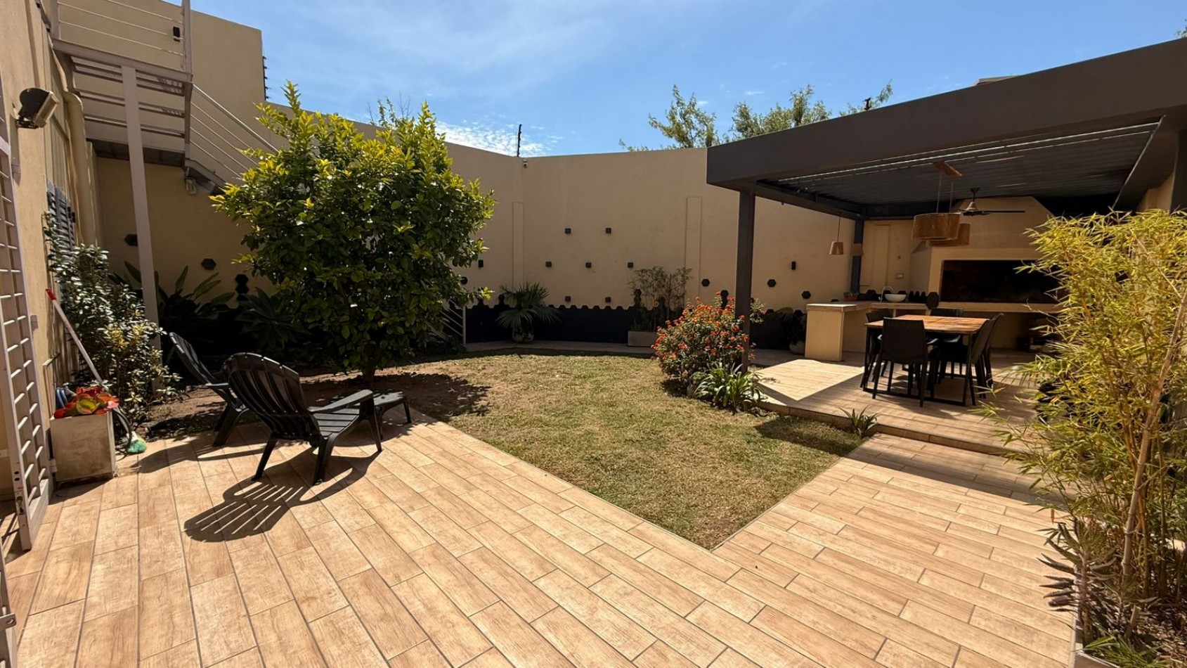 Venta Hermosa Casa Zona Thompson !!!