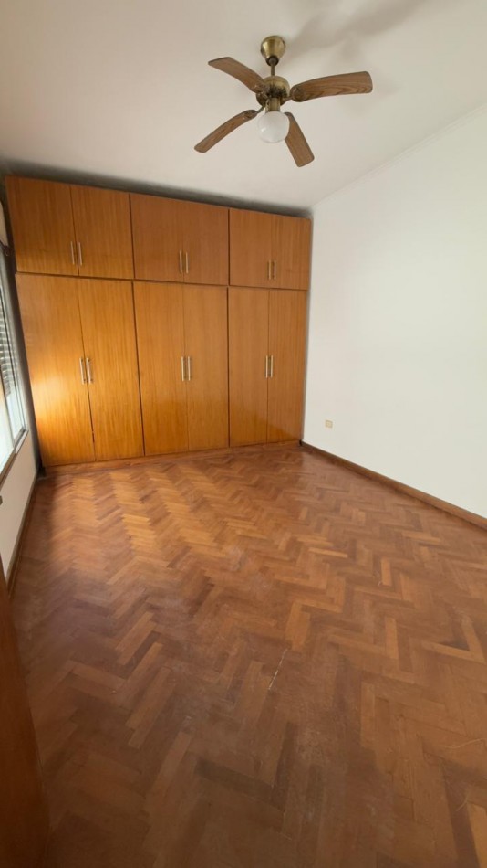 EN VENTA AMPLIO DEPARTAMENTO EN PLANTA ALTA - EXCELENTE UBICACION