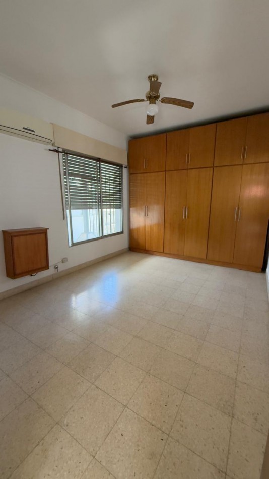 EN VENTA AMPLIO DEPARTAMENTO EN PLANTA ALTA - EXCELENTE UBICACION
